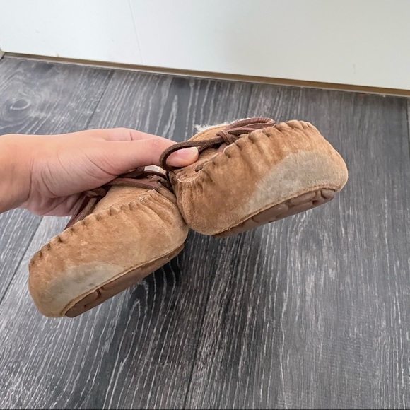 UGG Dakota Moccasin - Picture 5 of 6